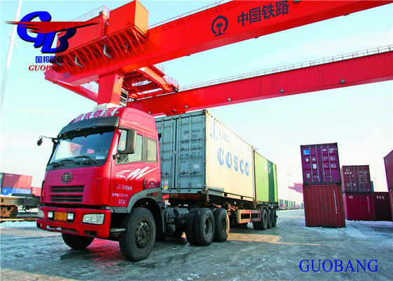 O nosso objetivo no serviço de transporte é economizar custos com serviços especiais e combinar envios para atender às necessidades do cliente.